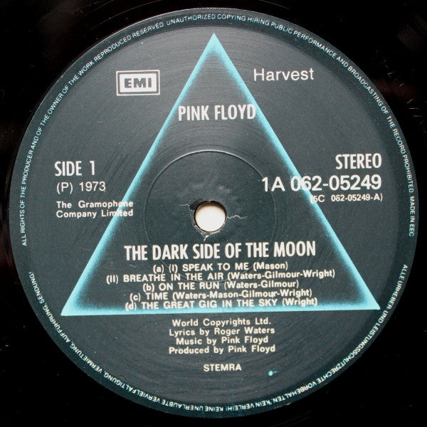 Pink Floyd – The Dark Side Of The Moon   , Gatefold , nu are posterul mare doar cele 2 mici ce sant in poze .