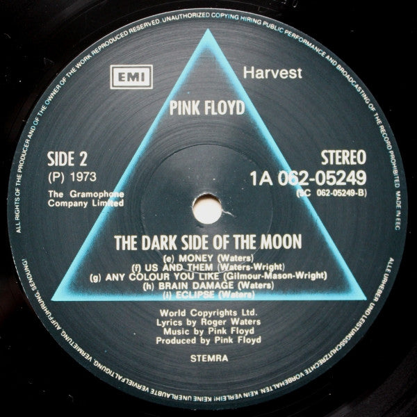 Pink Floyd – The Dark Side Of The Moon   , Gatefold , nu are posterul mare doar cele 2 mici ce sant in poze .